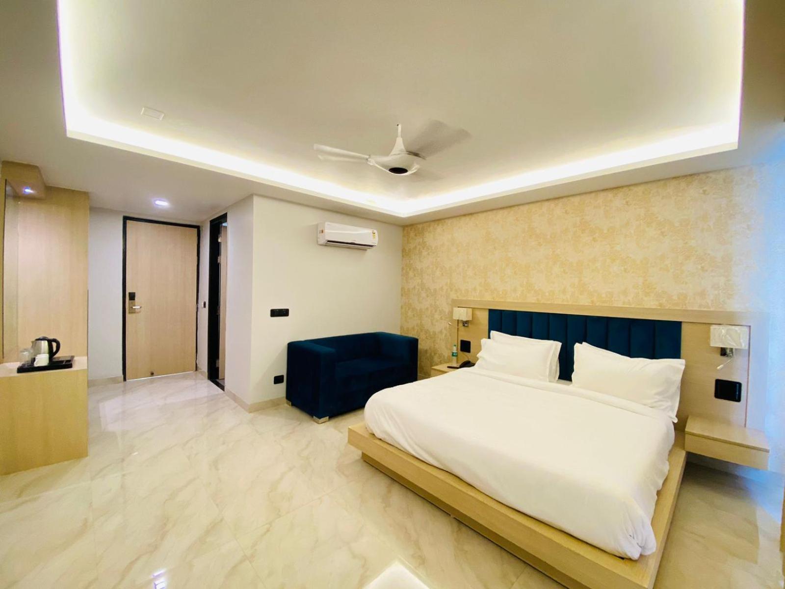Hotel Holiday Grand Greater Noida Exterior photo