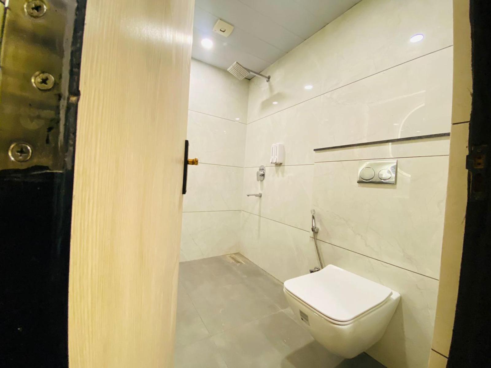 Hotel Holiday Grand Greater Noida Exterior photo