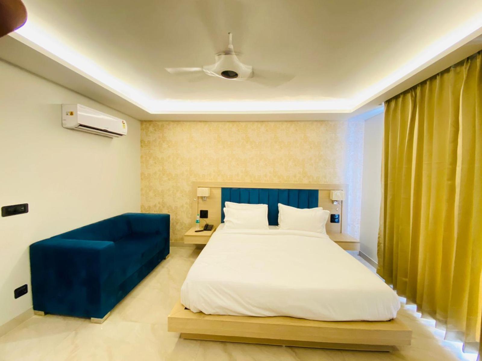 Hotel Holiday Grand Greater Noida Exterior photo