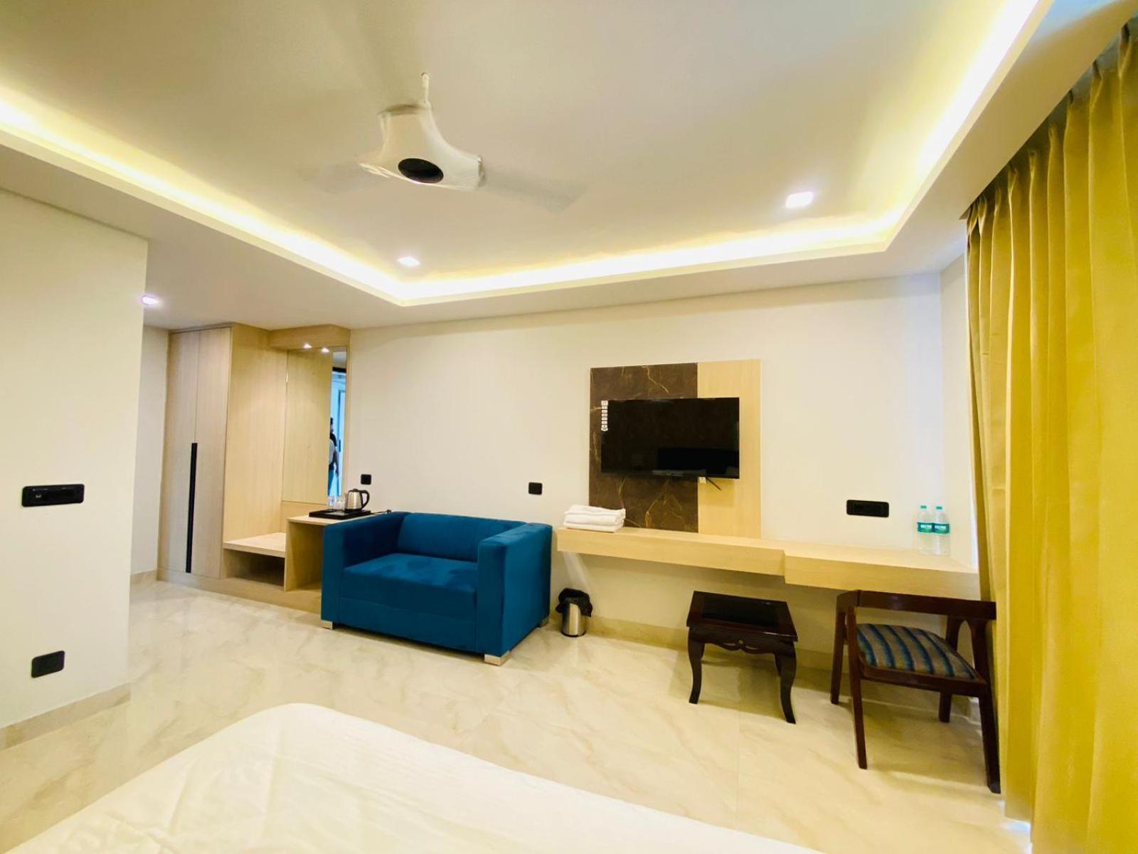 Hotel Holiday Grand Greater Noida Exterior photo