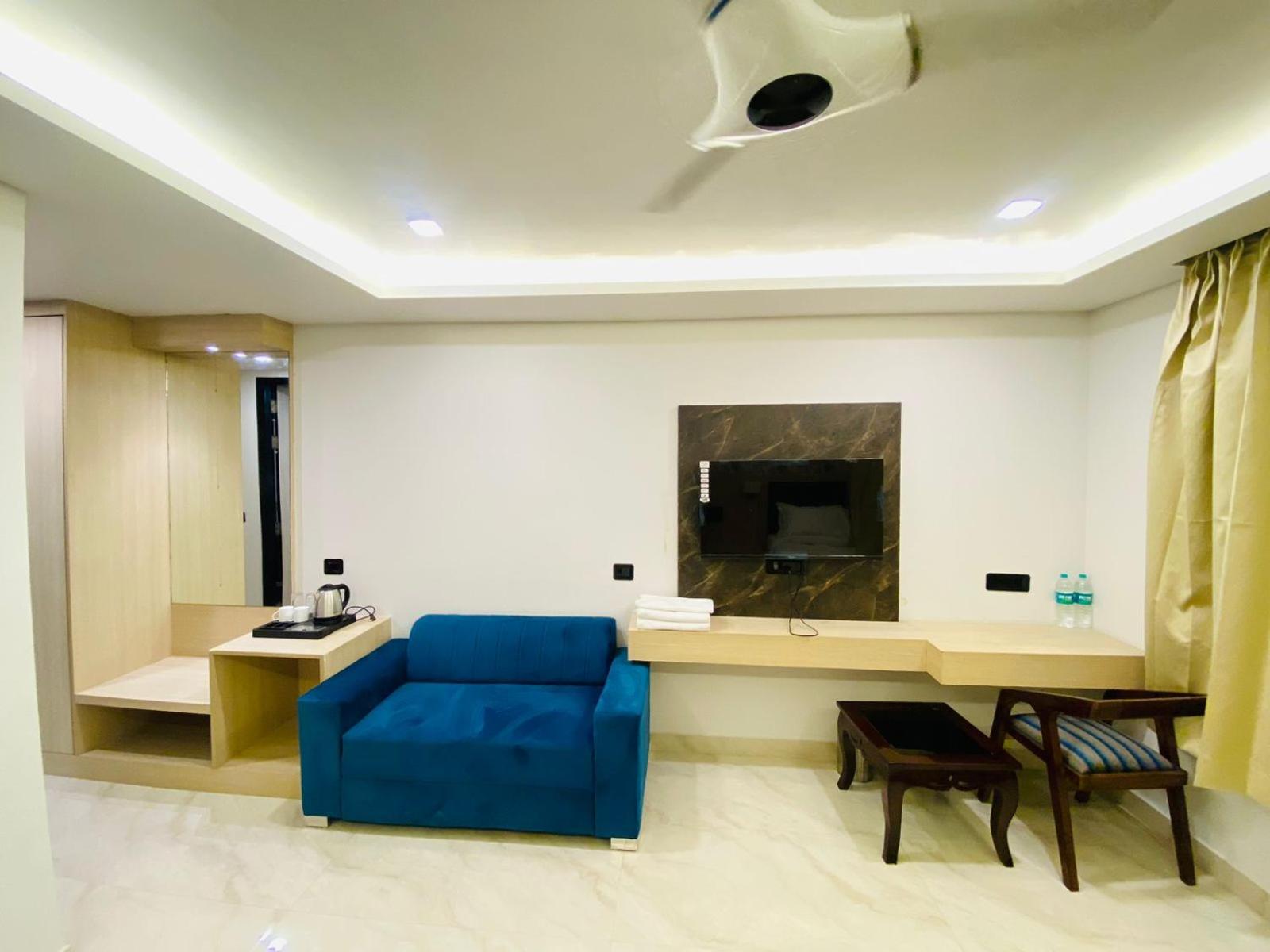 Hotel Holiday Grand Greater Noida Exterior photo