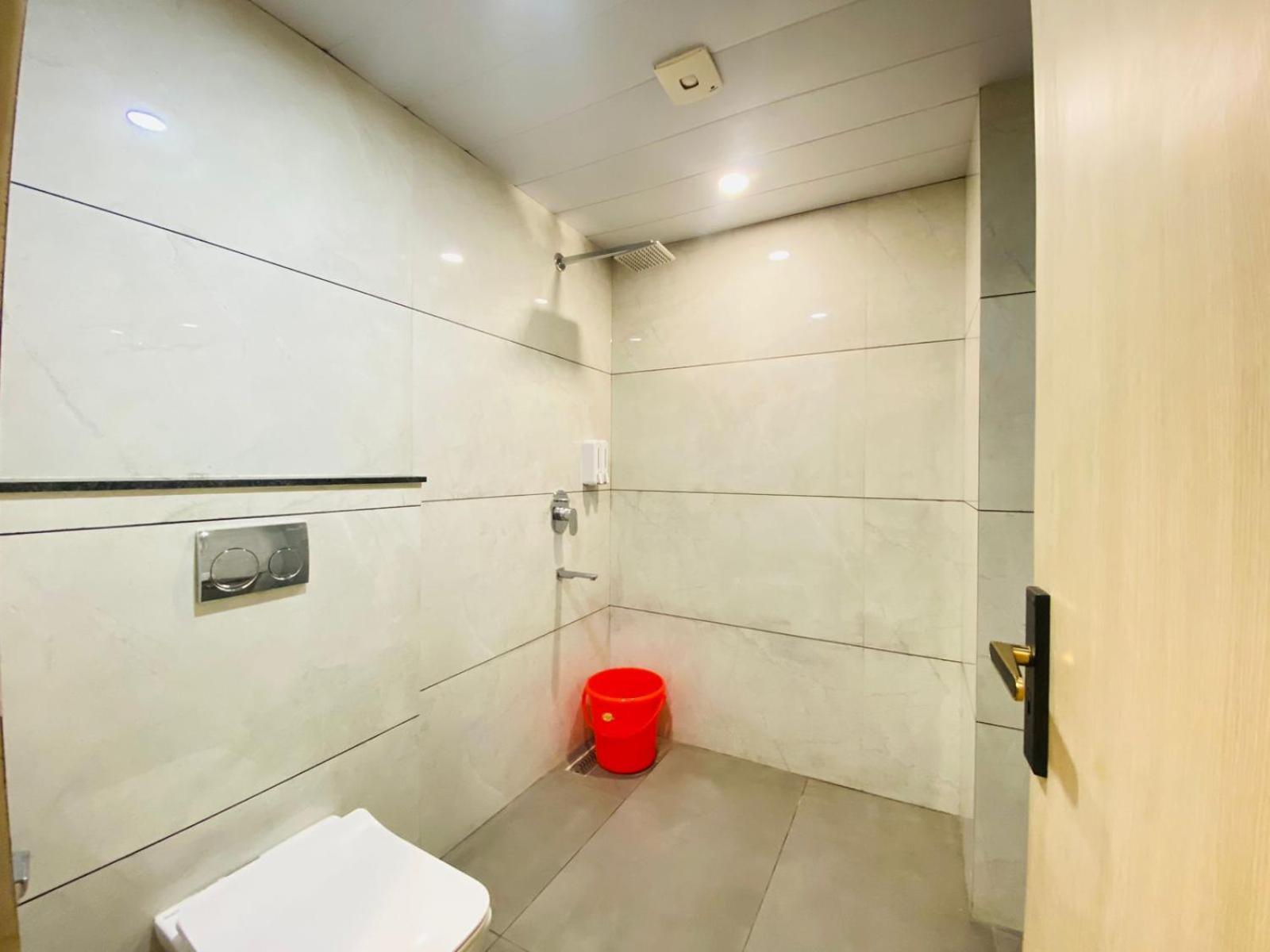 Hotel Holiday Grand Greater Noida Exterior photo