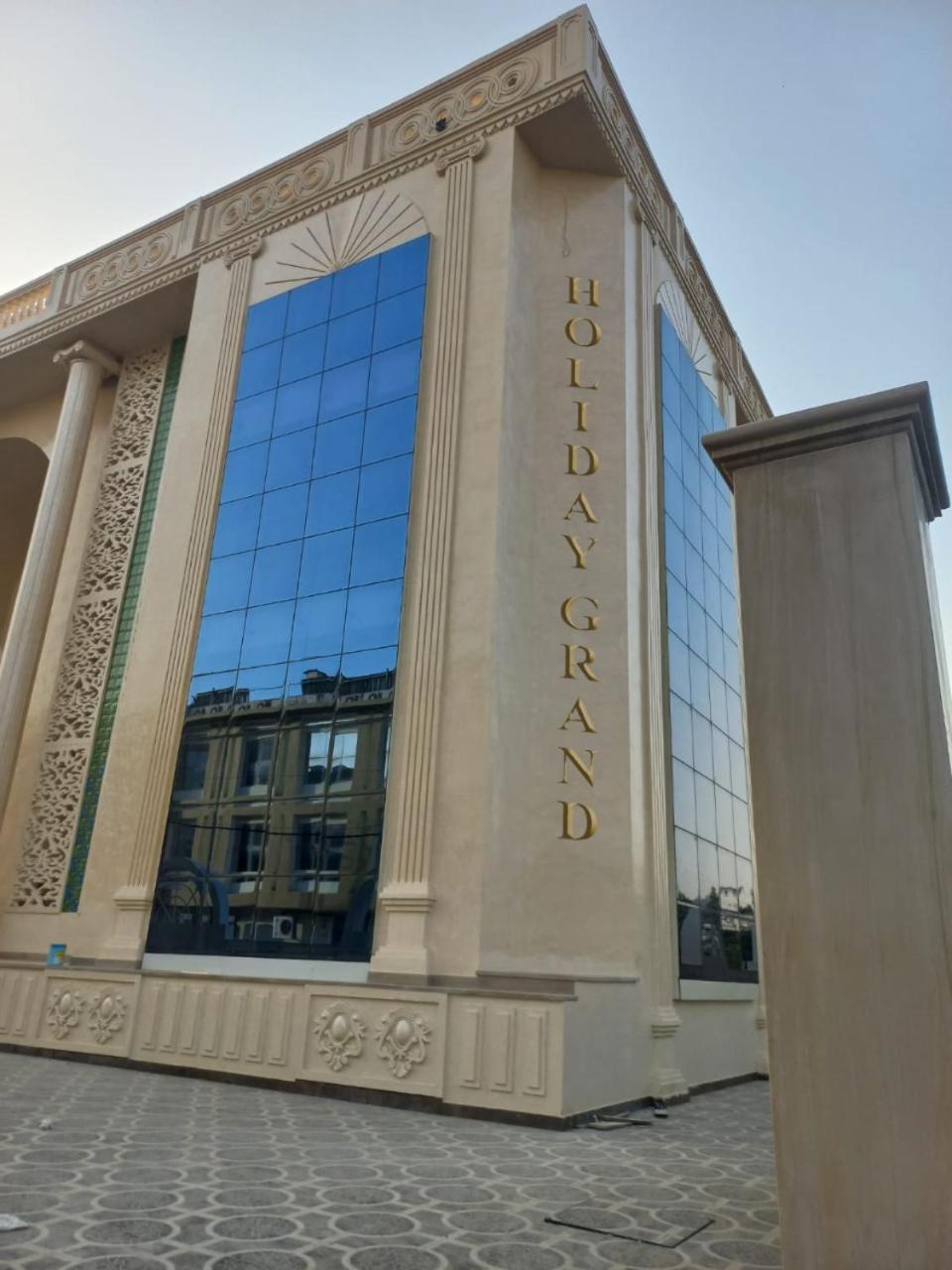 Hotel Holiday Grand Greater Noida Exterior photo